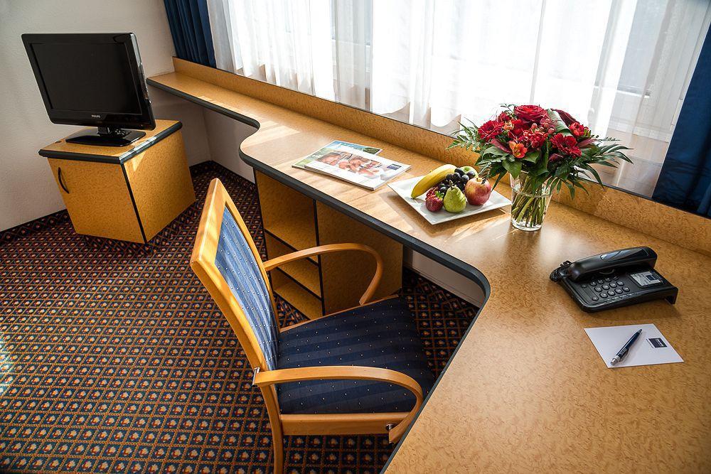 Dorint Airport-Hotel Berlin-Tegel Dış mekan fotoğraf