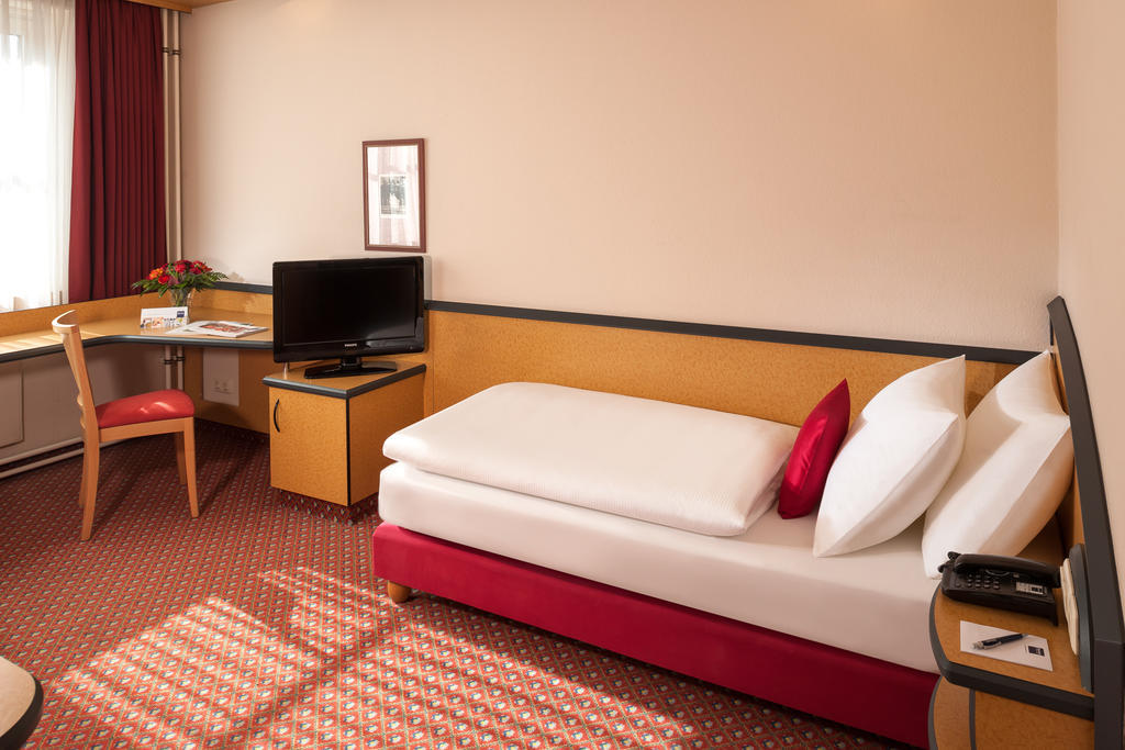 Dorint Airport-Hotel Berlin-Tegel Oda fotoğraf