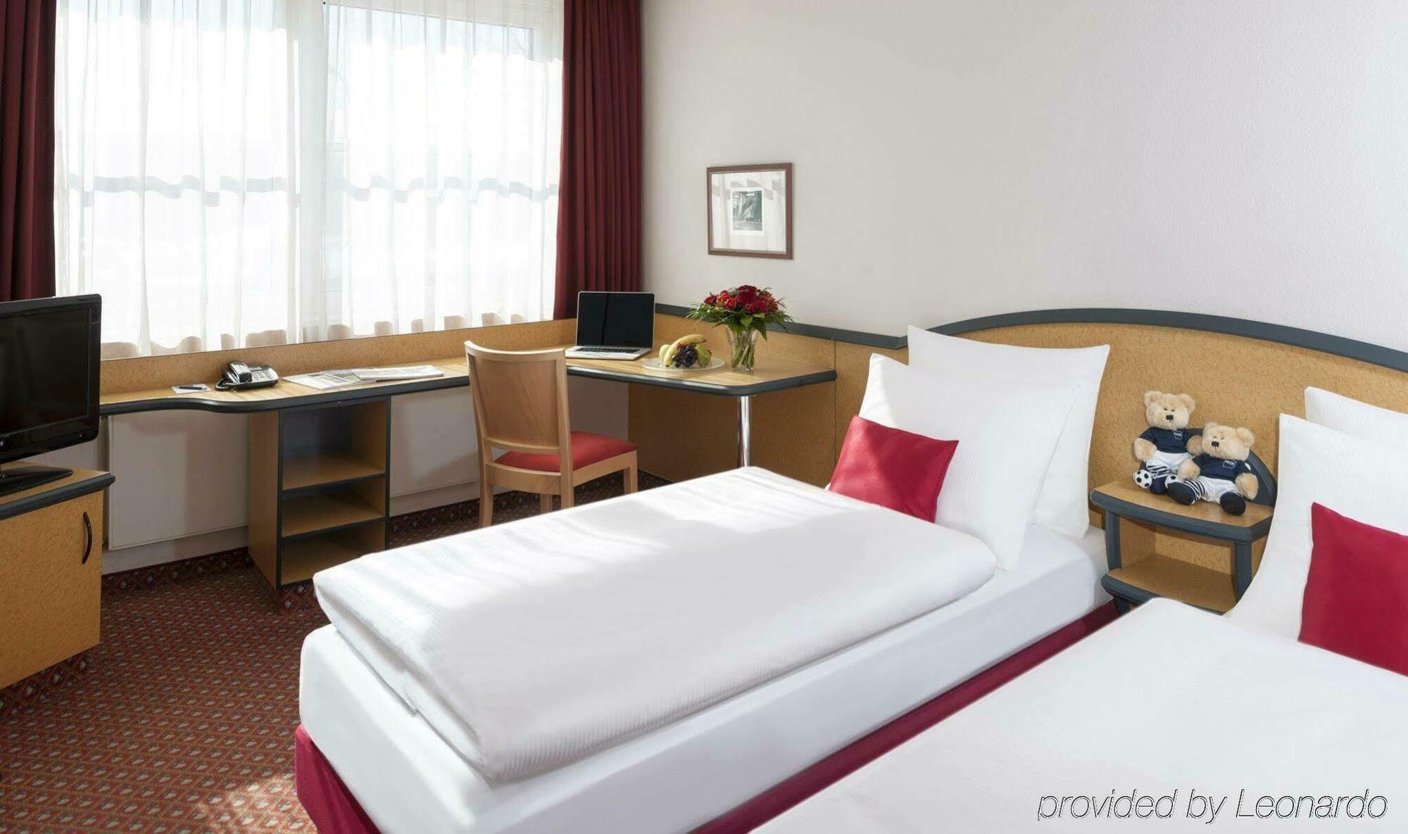 Dorint Airport-Hotel Berlin-Tegel Dış mekan fotoğraf